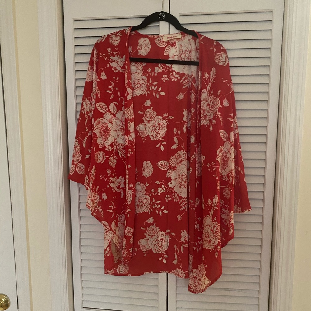 Red and white flower top